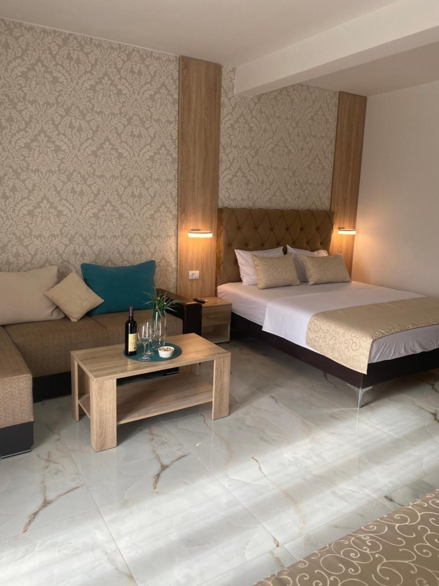 Apartments Vila Sara M 乌尔齐尼 外观 照片